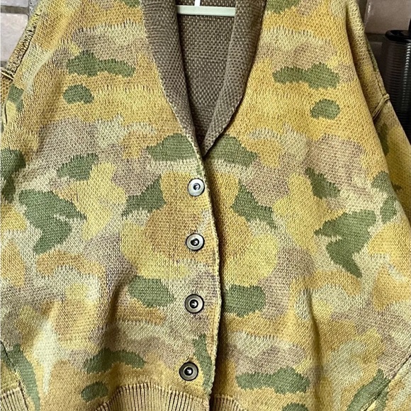 Free People Chamomile Camouflage Pattern Cardi Sweater Oversized Army Combo - Picture 5 of 7